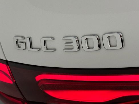 Certified 2024 Mercedes-Benz GLC 300 image 8