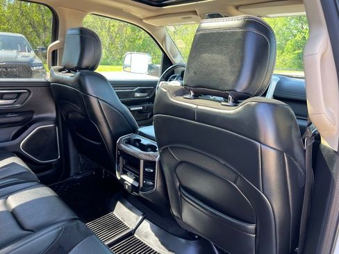 Used 2019 RAM 1500 Laramie AWD/4WD image 16