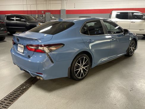 Used 2023 Toyota Camry SE w/ Cold Weather Package image 10
