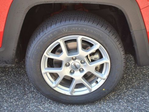 Used 2022 Jeep Renegade Latitude image 10