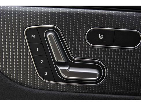 Used 2023 Mercedes-Benz GLB 250 4MATIC image 26