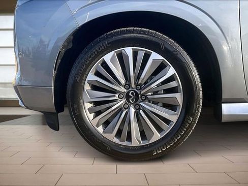 Certified 2025 INFINITI QX80 Sensory image 9