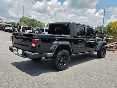 Used 2022 Jeep Gladiator Sport AWD/4WD image 9