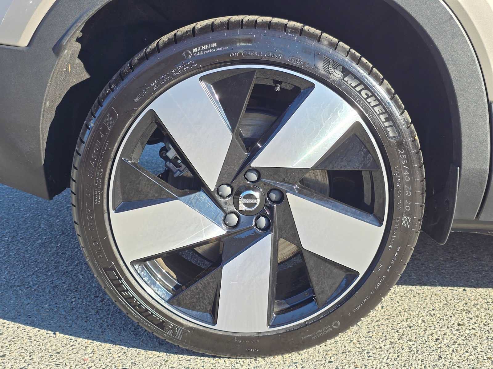 Certified 2023 Volvo XC40 Recharge Ultimate AWD/4WD image 10