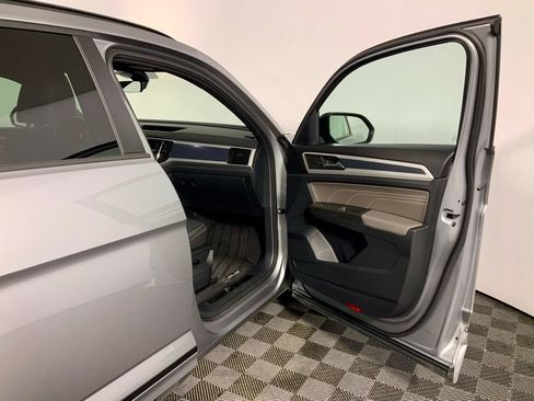 Used 2023 Volkswagen Atlas Cross Sport SEL R-Line AWD/4WD image 36