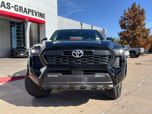 Used 2025 Toyota Tacoma TRD Off-Road image 4