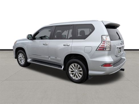 Used 2016 Lexus GX 460 image 3