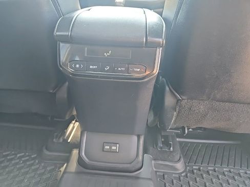 Used 2023 Toyota Highlander XLE image 35