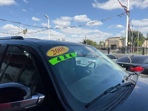 Used 2008 Cadillac Escalade ESV AWD image 3