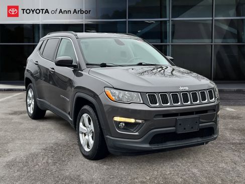Used 2018 Jeep Compass Latitude w/ Cold Weather Group image 1