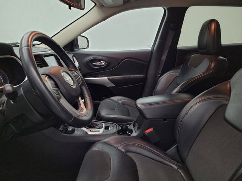 Used 2018 Jeep Cherokee Latitude Plus image 17