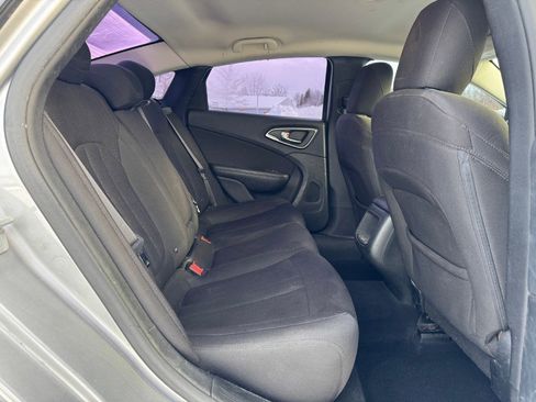 Used 2015 Chrysler 200 Limited image 17