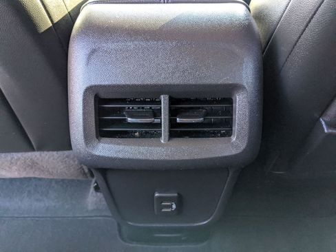 Used 2024 GMC Terrain SLT image 18