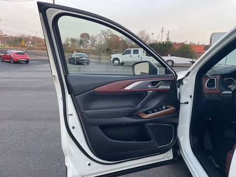 Used 2017 MAZDA CX-9 Signature image 11