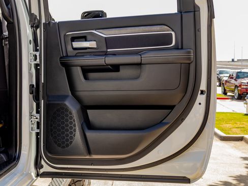 Used 2024 RAM 2500 Big Horn w/ Night Edition image 41