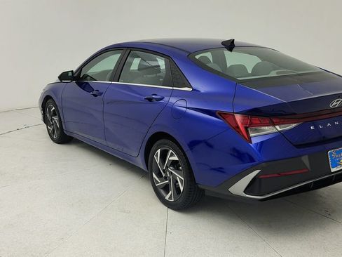 Used 2025 Hyundai Elantra SEL FWD image 5