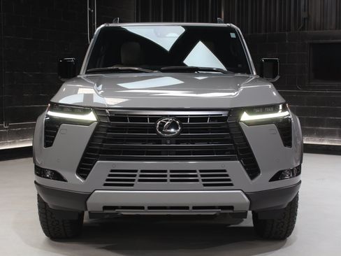 Used 2024 Lexus GX 550 AWD/4WD image 6