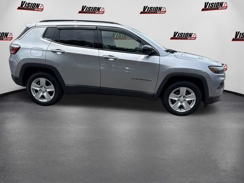 Used 2022 Jeep Compass Latitude w/ Convenience Group AWD/4WD image 4