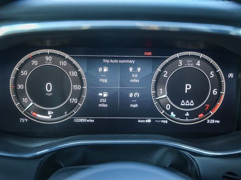 Used 2024 Jaguar F-PACE R-Dynamic S image 23