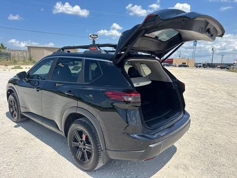 Used 2025 Nissan Rogue SV AWD/4WD image 3