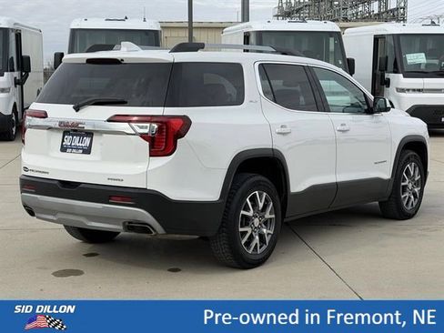 Certified 2023 GMC Acadia SLT w/ Technology Package AWD/4WD image 4