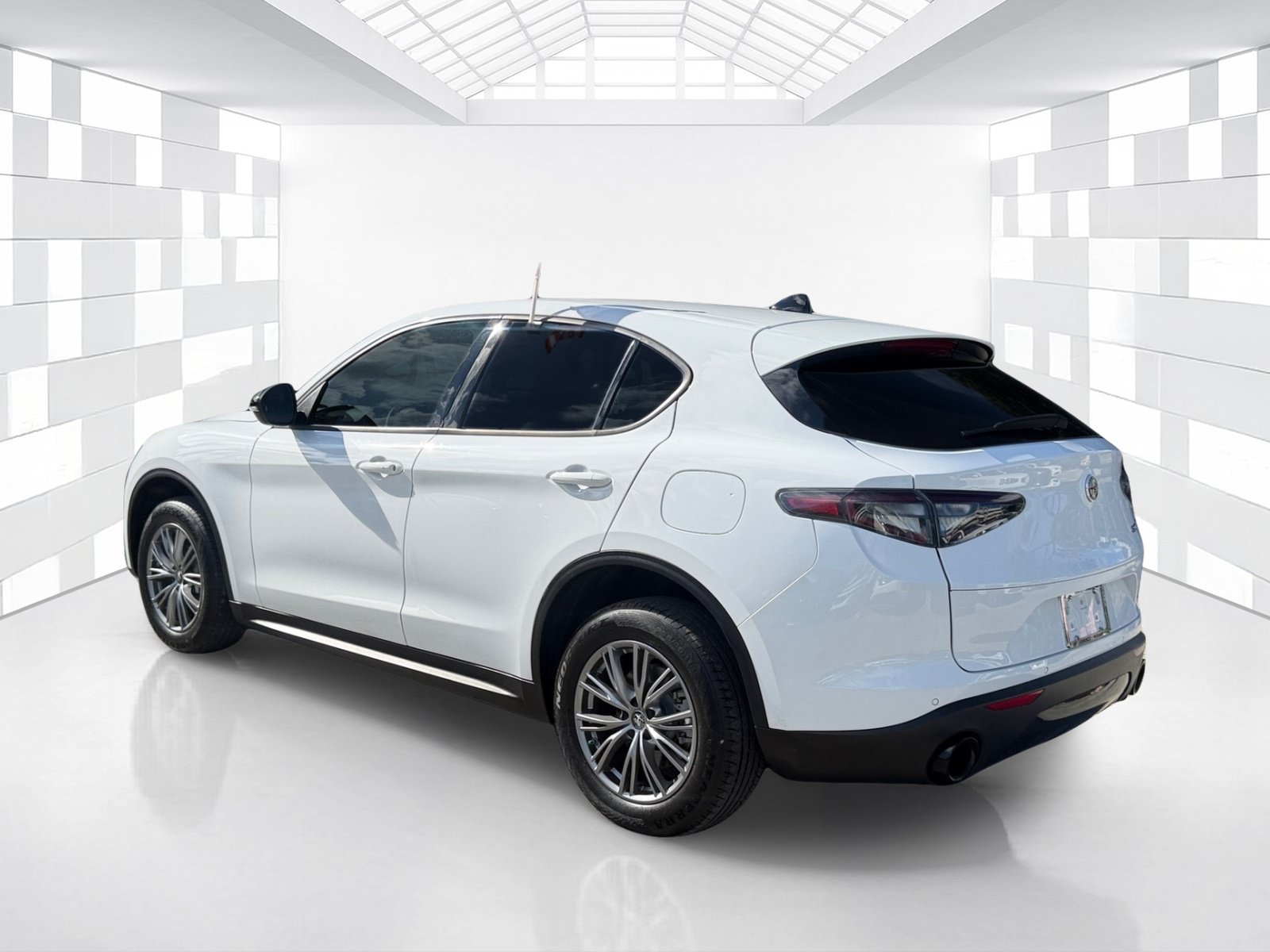Used 2024 Alfa Romeo Stelvio Sprint RWD image 5
