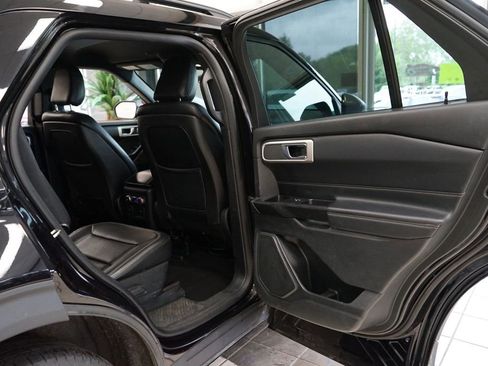 Used 2020 Ford Explorer XLT w/ Equipment Group 202A AWD/4WD image 46