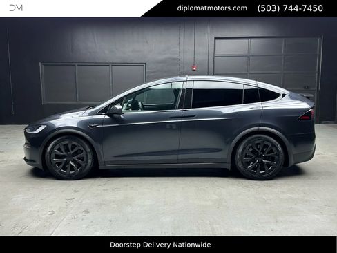 Used 2024 Tesla Model X image 4