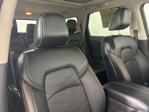 Used 2023 Nissan Pathfinder Platinum image 32