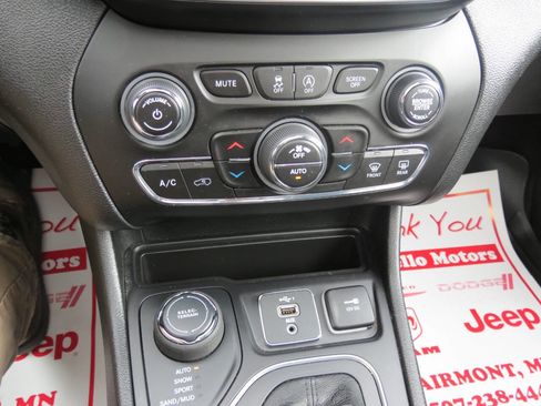 Used 2021 Jeep Cherokee Latitude Lux 80th Anniv w/ Quick Order Package 26U 80TH AWD/4WD image 23