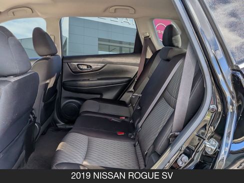 Used 2019 Nissan Rogue SV w/ Premium Package image 17