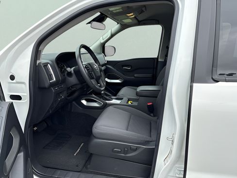 Certified 2025 Nissan Frontier SV w/ SV Convenience Package RWD image 11