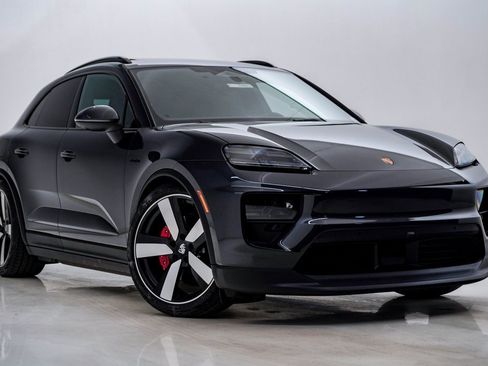 New 2025 Porsche Macan 4S Electric image 8