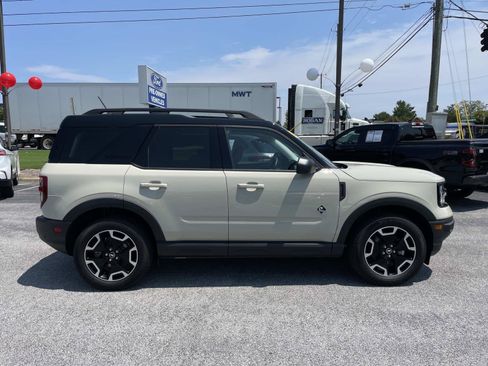 Used 2024 Ford Bronco Sport Outer Banks w/ Tech Package AWD/4WD image 2