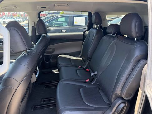 Used 2026 Kia Carnival FWD image 23
