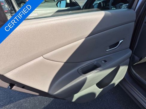 Used 2023 Hyundai Elantra SEL w/ Convenience Package image 13