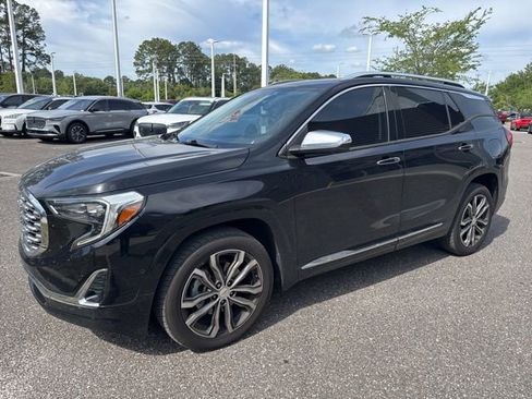 Used 2020 GMC Terrain Denali w/ Denali Premium Package FWD image 16