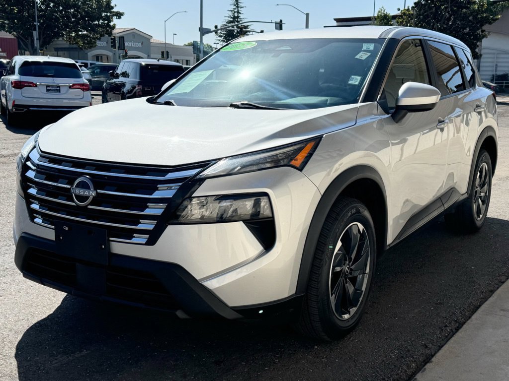 Used 2024 Nissan Rogue SV AWD/4WD image 8