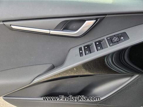 Certified 2025 Kia Niro EX image 22