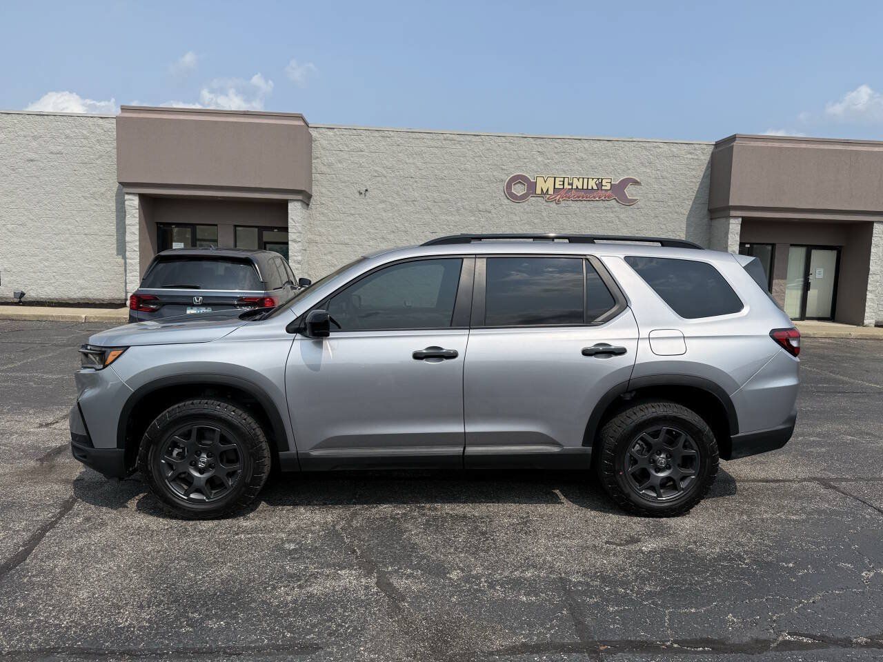 Used 2025 Honda Pilot TrailSport image 9
