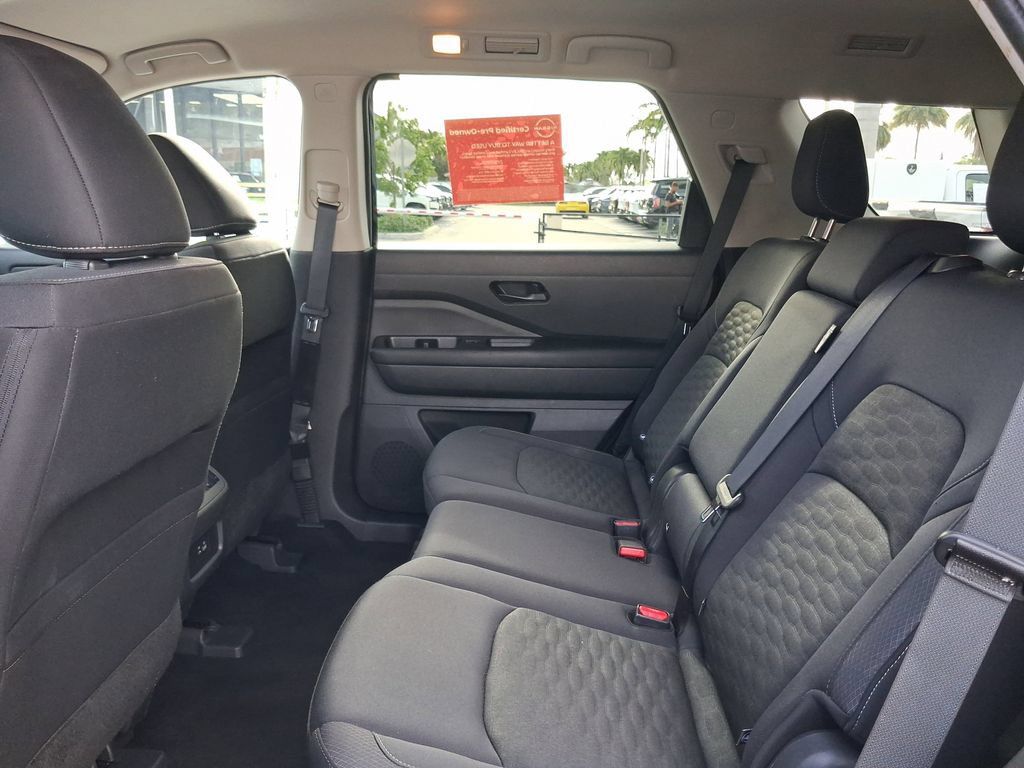 Certified 2024 Nissan Pathfinder SV FWD image 8