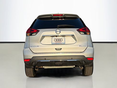 Used 2019 Nissan Rogue SL w/ Premium Package image 4