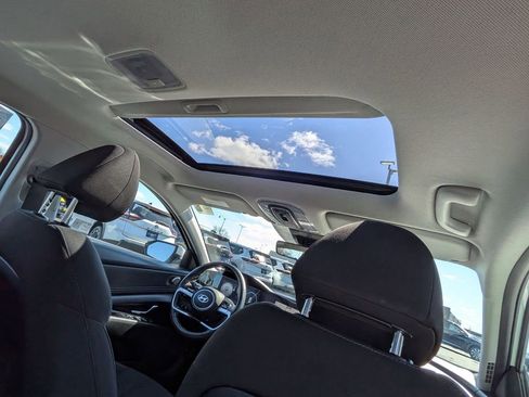 Used 2025 Hyundai Elantra SEL image 25