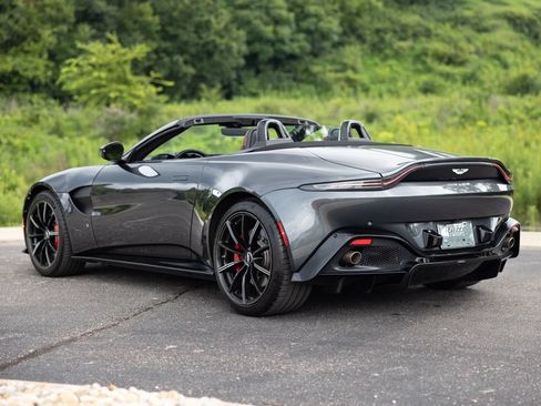 Used 2021 Aston Martin V8 Vantage Roadster RWD image 3