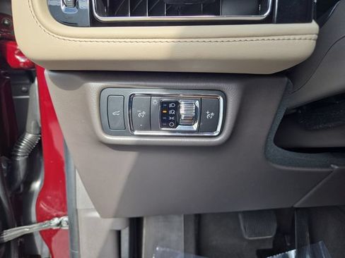 Used 2022 Lincoln Aviator AWD w/ Premium Package image 18