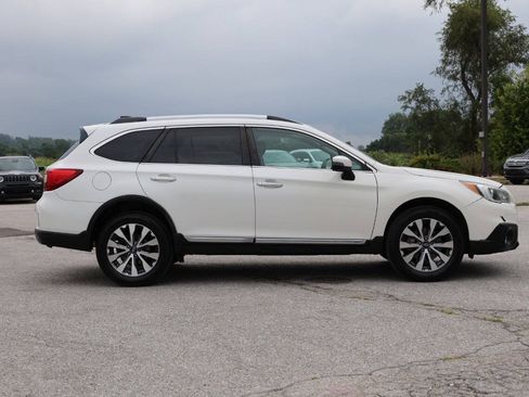 Used 2017 Subaru Outback 3.6R Touring AWD/4WD image 7