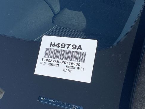 Used 2022 Toyota Highlander XLE image 40