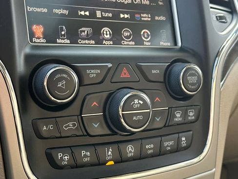 Used 2017 Jeep Grand Cherokee Overland w/ Jeep Active Safety Group image 20