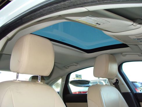 Used 2017 Jaguar XF Prestige image 12