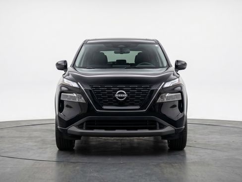 Used 2025 Nissan Rogue SV FWD image 2